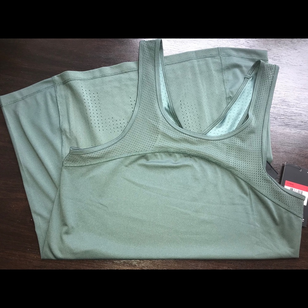 Nike hyper cooling tank top